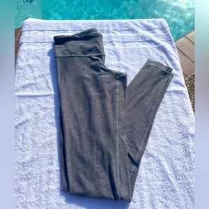 Lululemon Vintage Leggings 31’’ size 6 very soft!